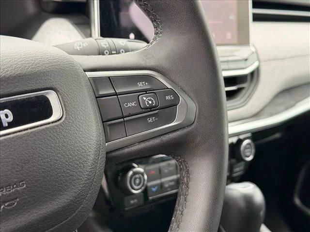 Used 2023 Red Jeep Latitude Lux image 23