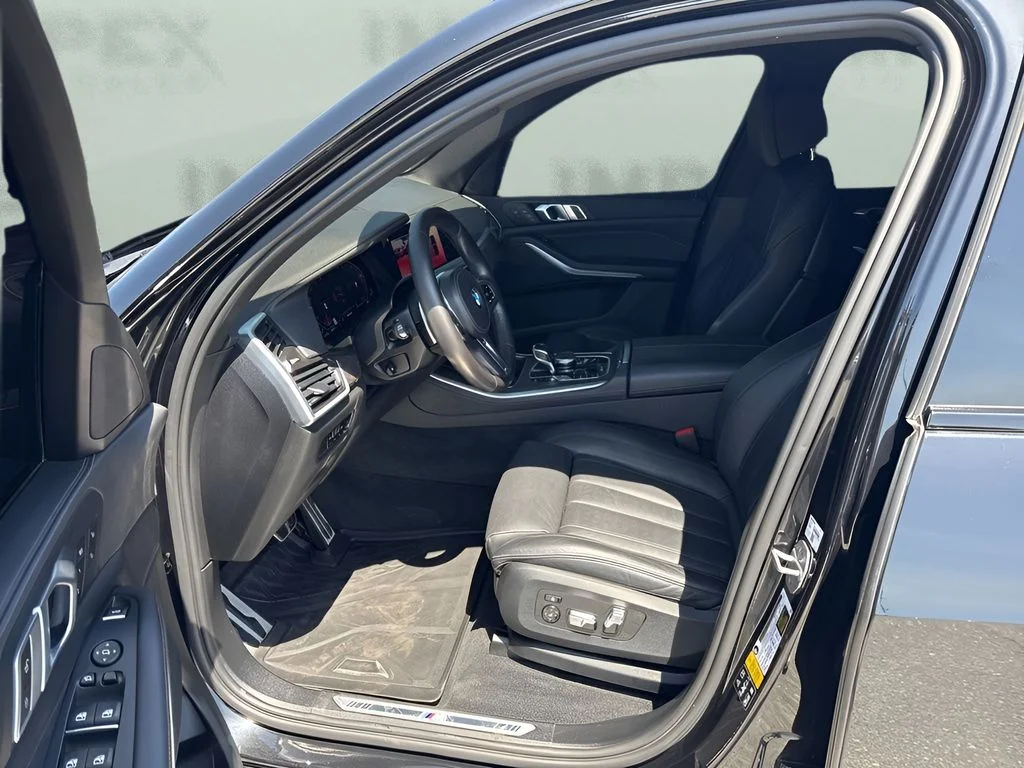 Used 2022 Black BMW xDrive40i image 12