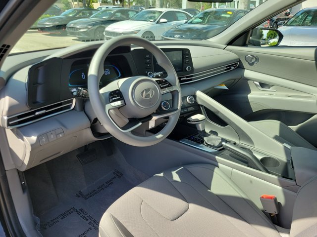 2026 Hyundai Elantra SE - Photo 12