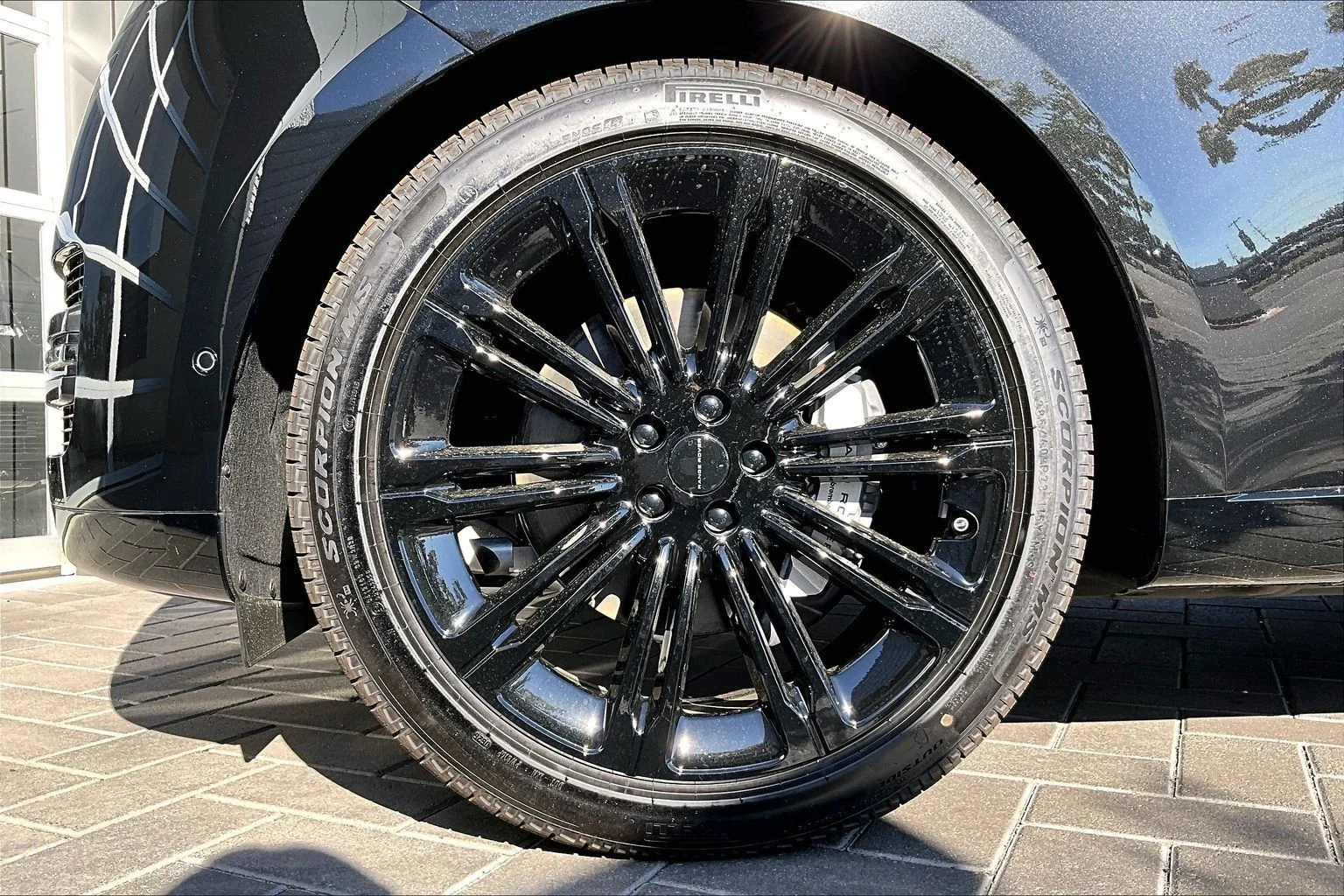 New 2026 Santorini Black Land Rover SE image 13