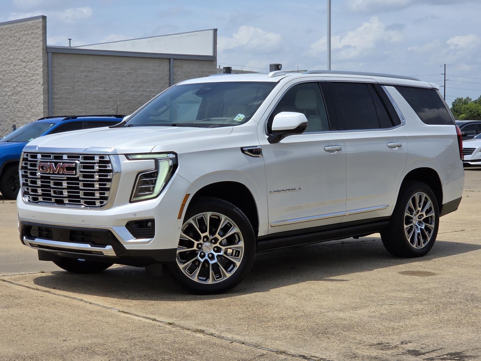 Used 2025 White Frost Tricoat GMC Denali image 1