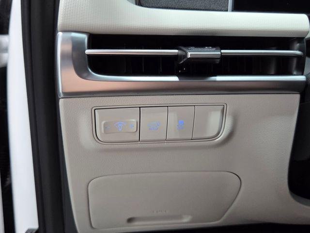 New 2026 White Hyundai SEL FWD image 28