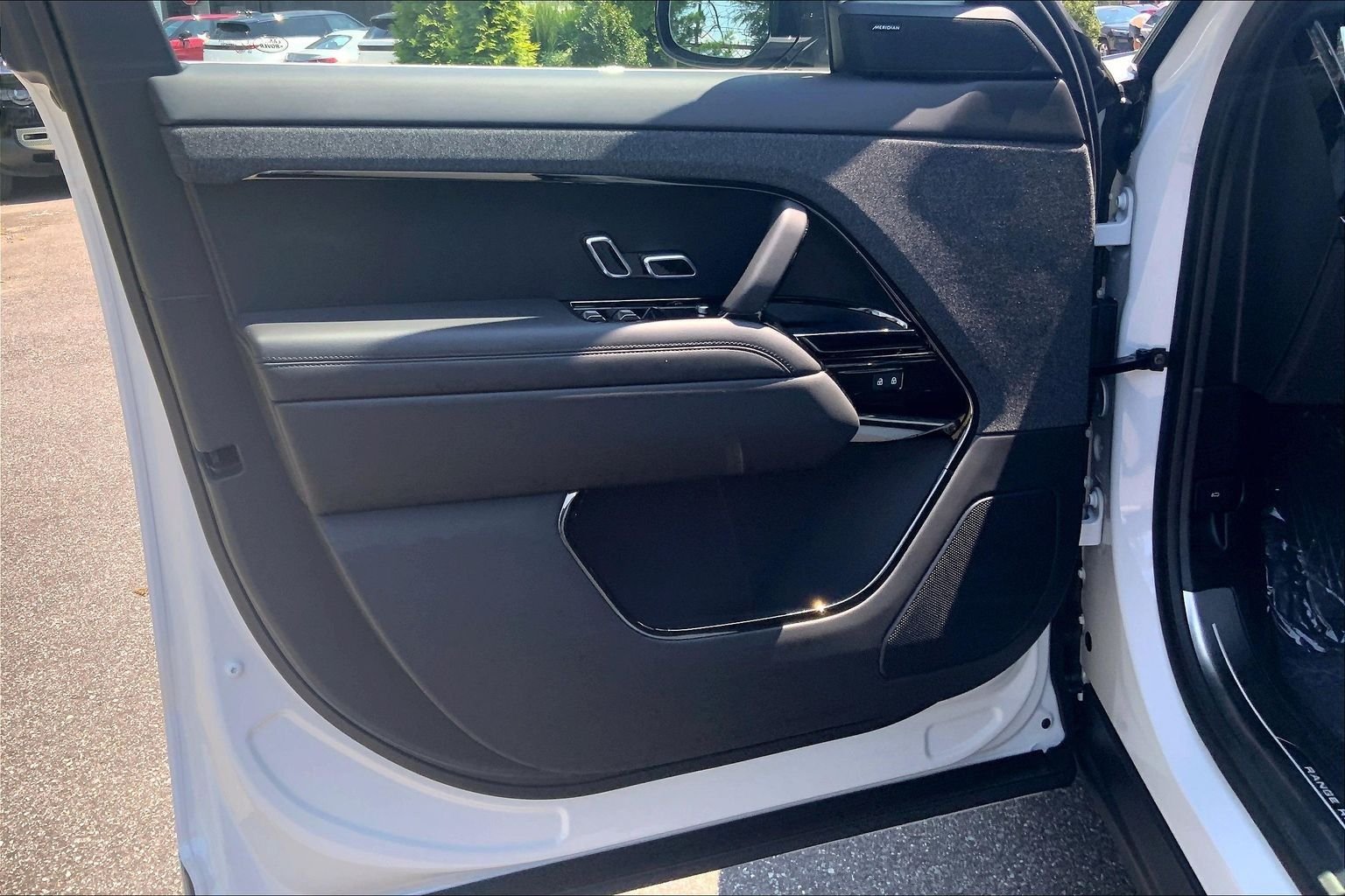 New 2026 Fuji White Land Rover Dynamic SE image 10