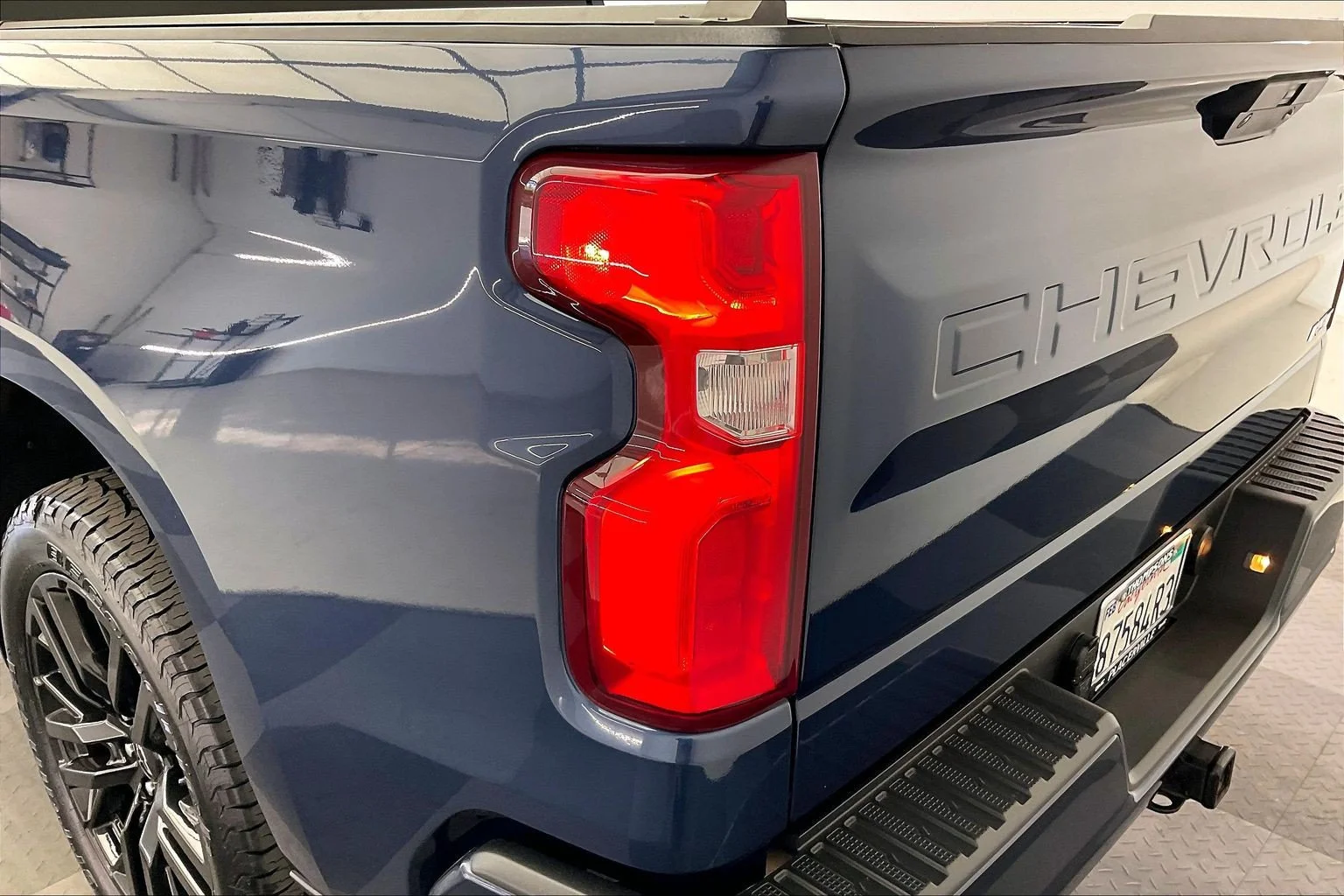 Used 2021 Northsky Blue Metallic Chevrolet RST image 29