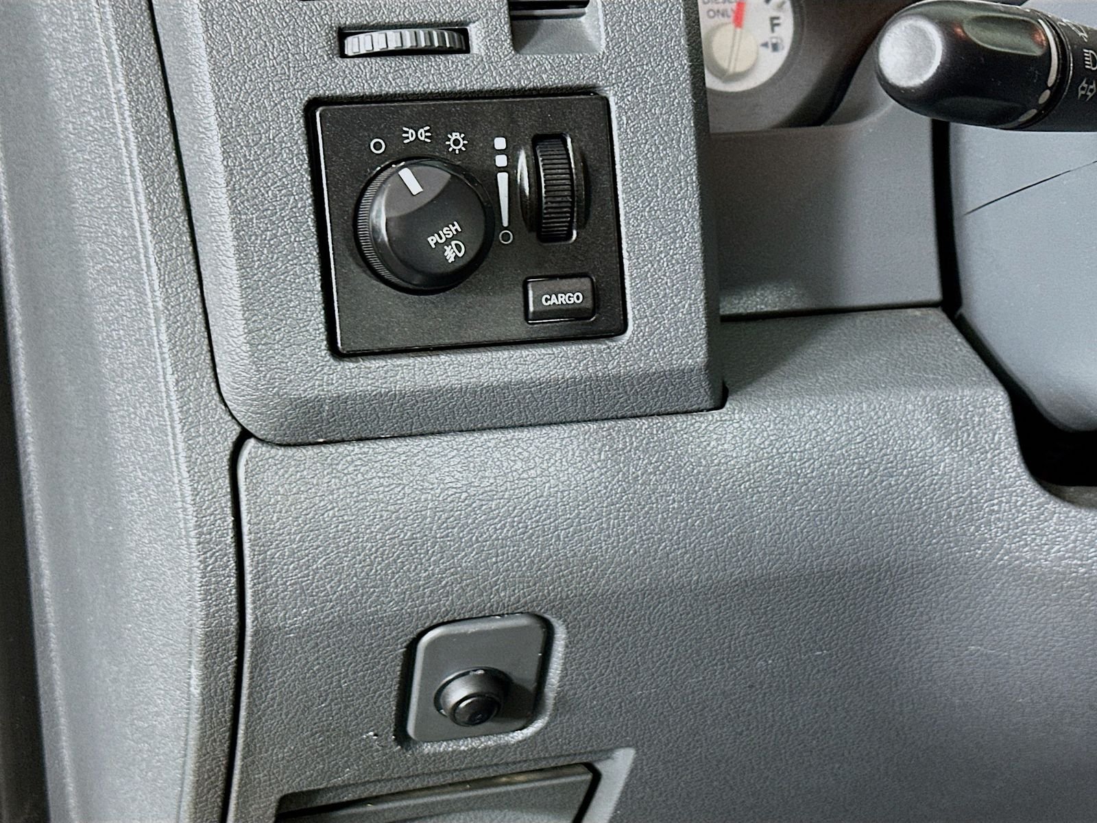 Used 2006 Bright Silver Metallic Dodge SLT image 9