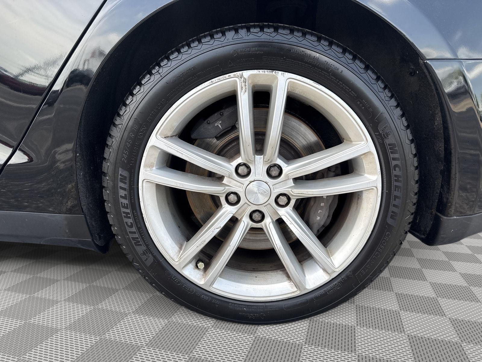 Used 2014 Black Tesla 85 image 7