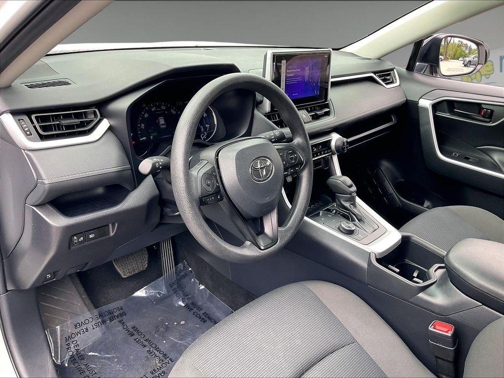 Used 2025 Ice Toyota LE image 8