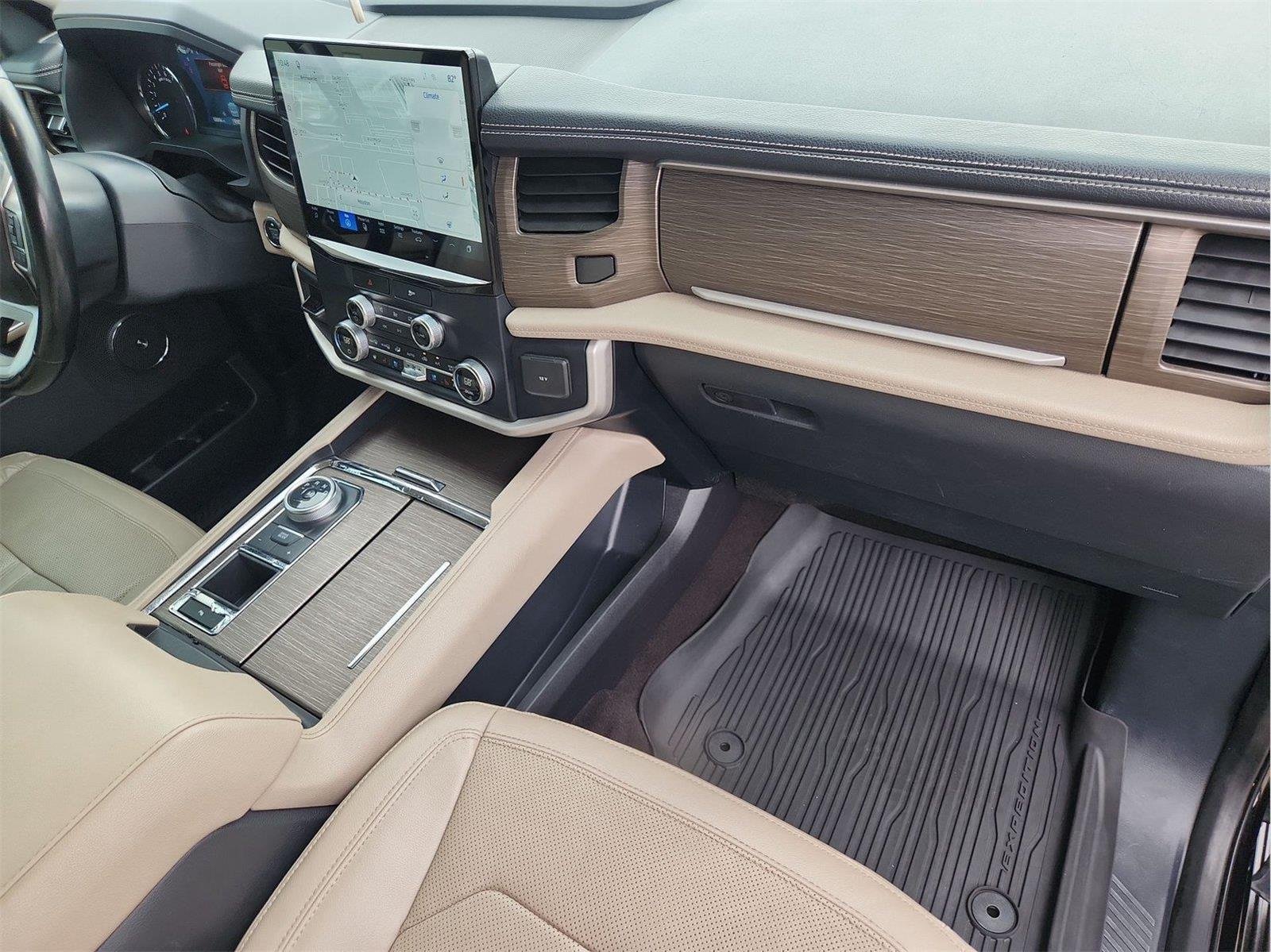 2023 Ford Expedition photo 30 of 36