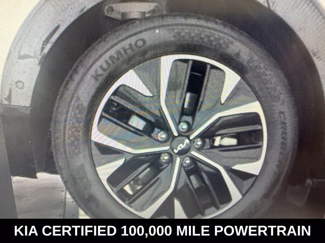 Used 2023  Kia Wind image 11