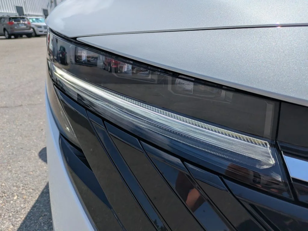 New 2027 Aspen White TriCoat Nissan SR image 10
