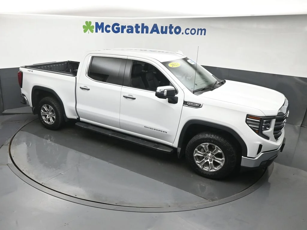 Used 2022 White GMC SLT image 3