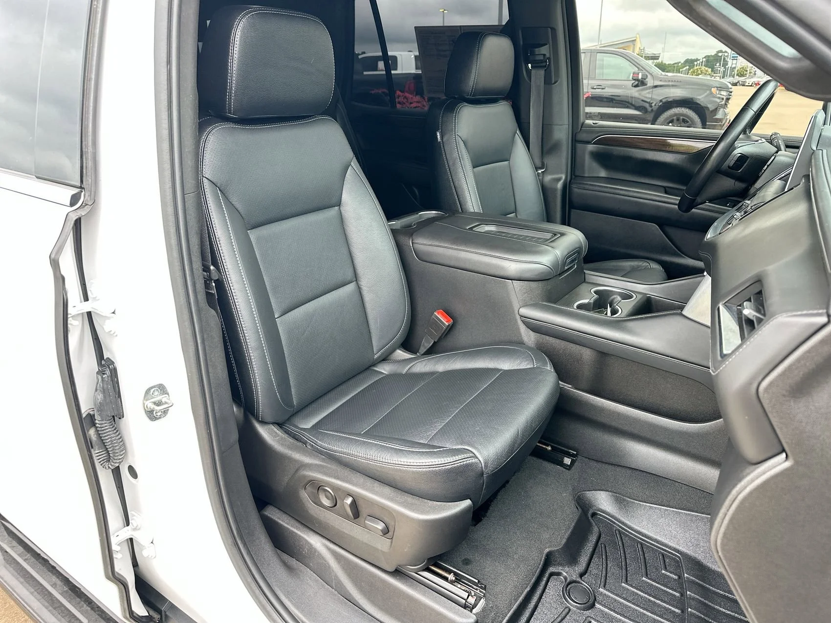 Used 2021 Summit White GMC SLE image 25