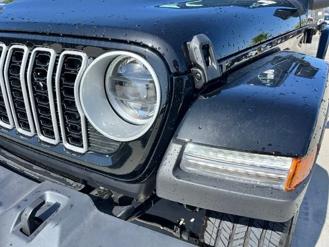 New 2026 Black Clear-Coat Exterior Paint Jeep Sahara image 13