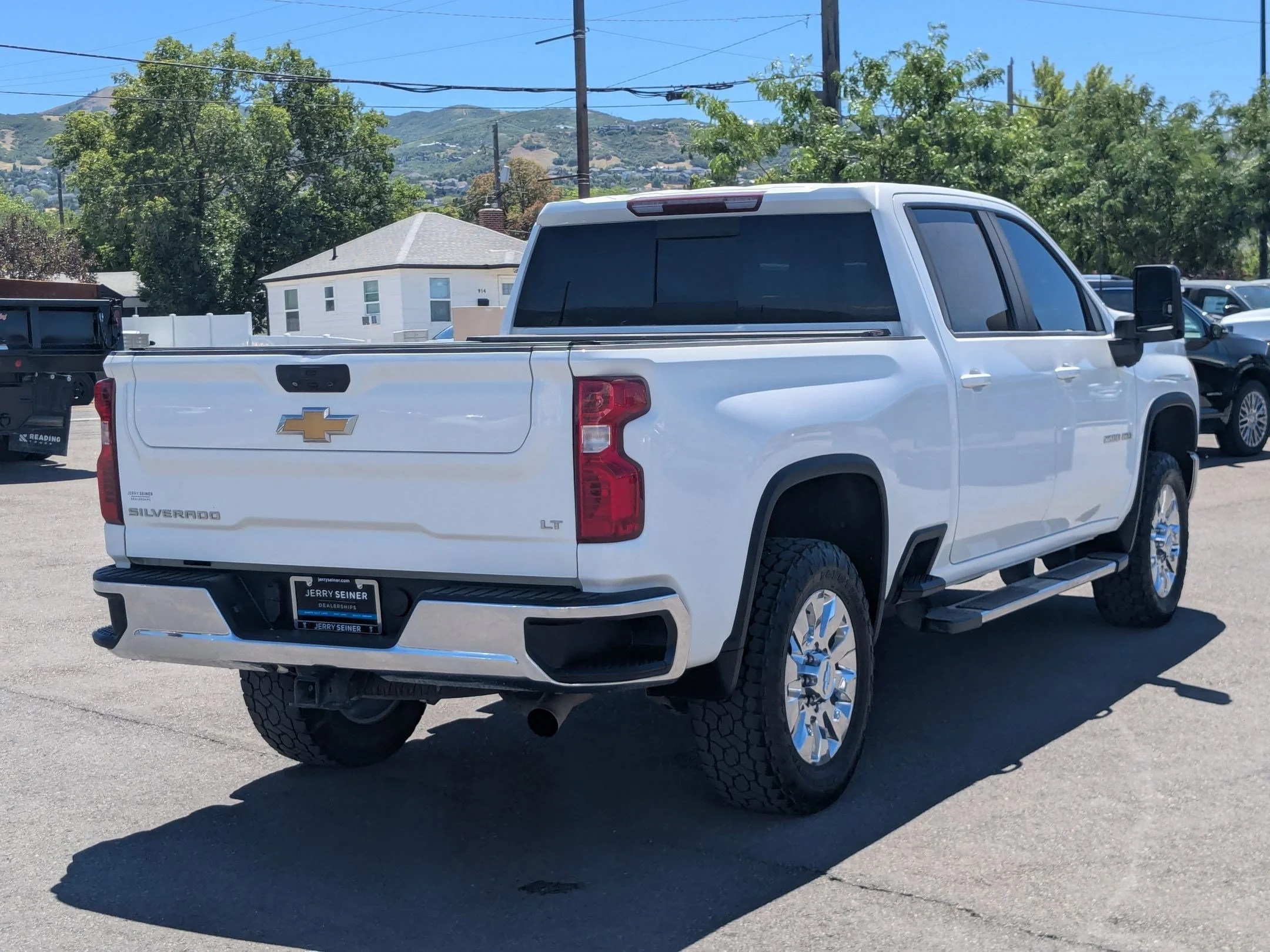 Used 2022 Summit White Chevrolet LT image 5