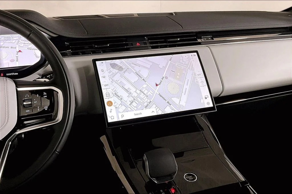 New 2025 White Land Rover SE image 5