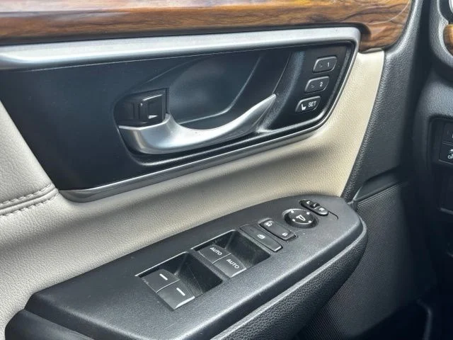 Used 2018 Beige Honda EX-L image 19