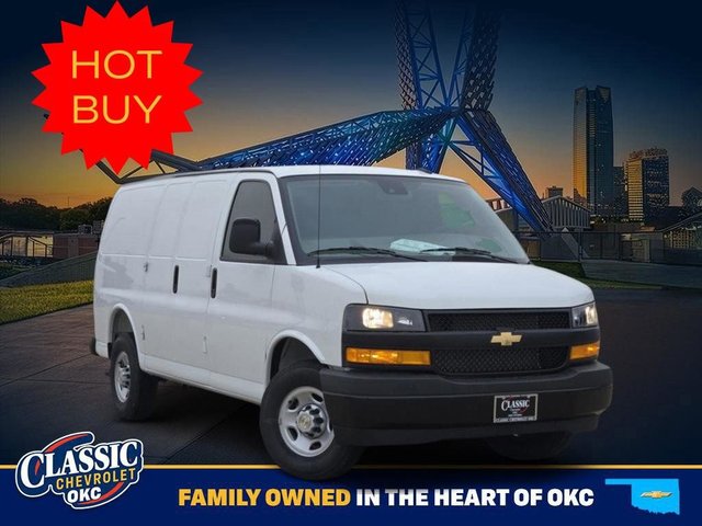 2025 Chevrolet Express Cargo WT