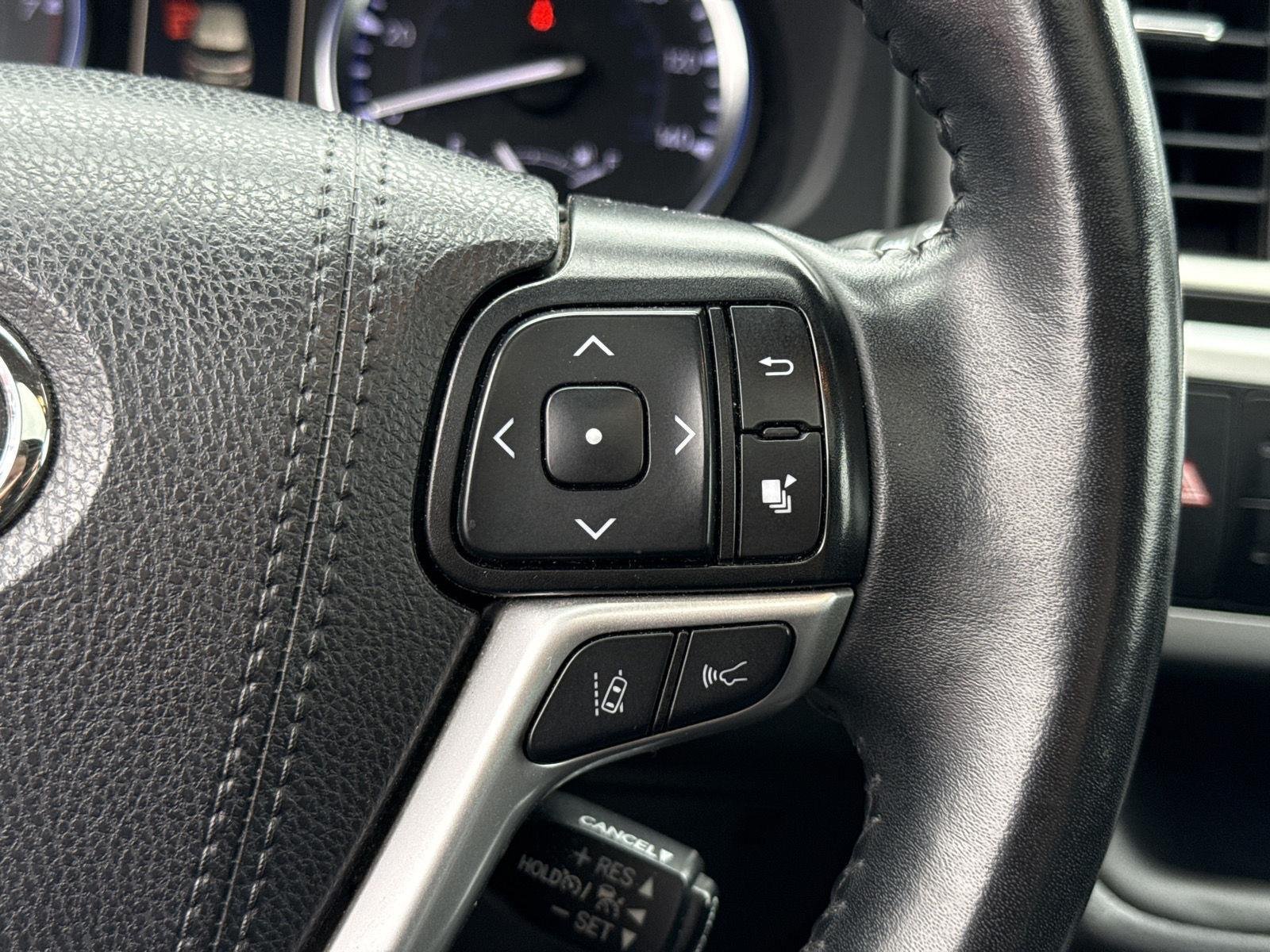 Used 2019 Midnight Black Metallic Toyota SE image 12