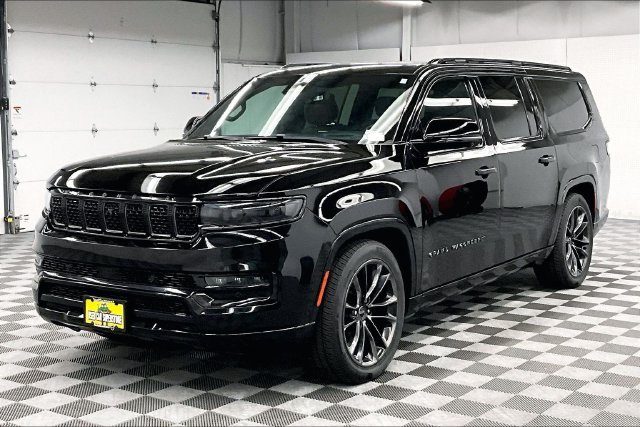 Used 2024 Diamond Black Crystal Pearlcoat Jeep Series II image 11