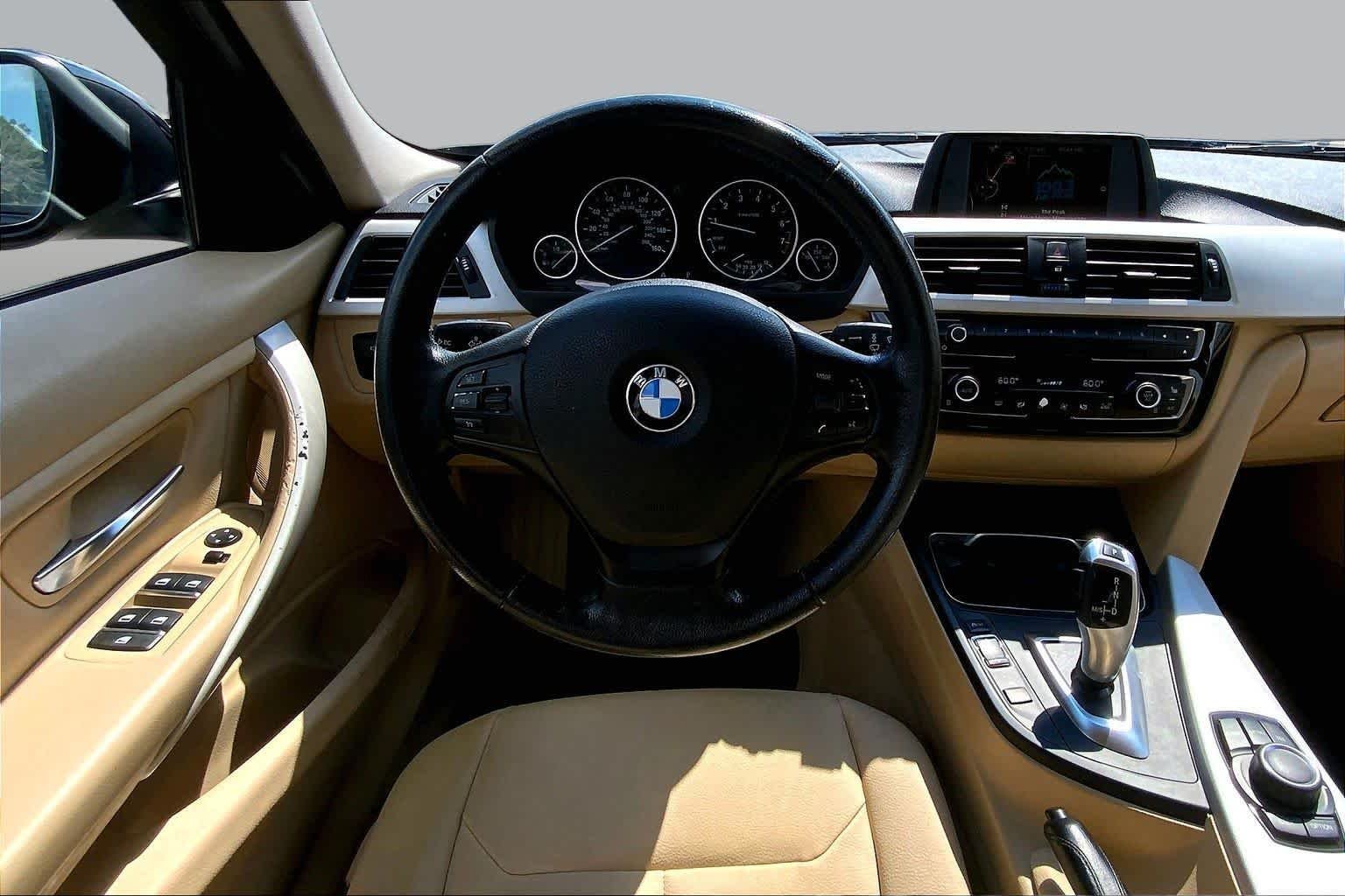 Used 2016 Black Sapphire Metallic BMW 320i xDrive image 5
