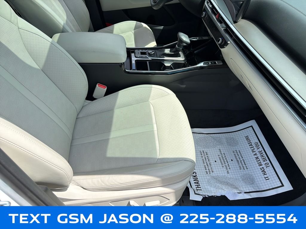 Used 2025 White Kia SX image 45