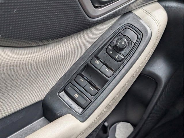 Used 2023 White Subaru Base image 20