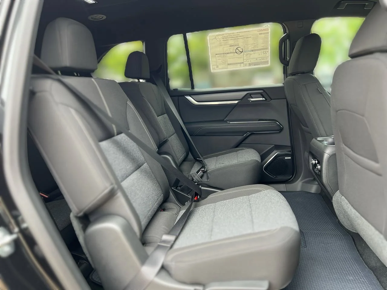 Used 2026 Ebony Twilight Metallic GMC Elevation image 22