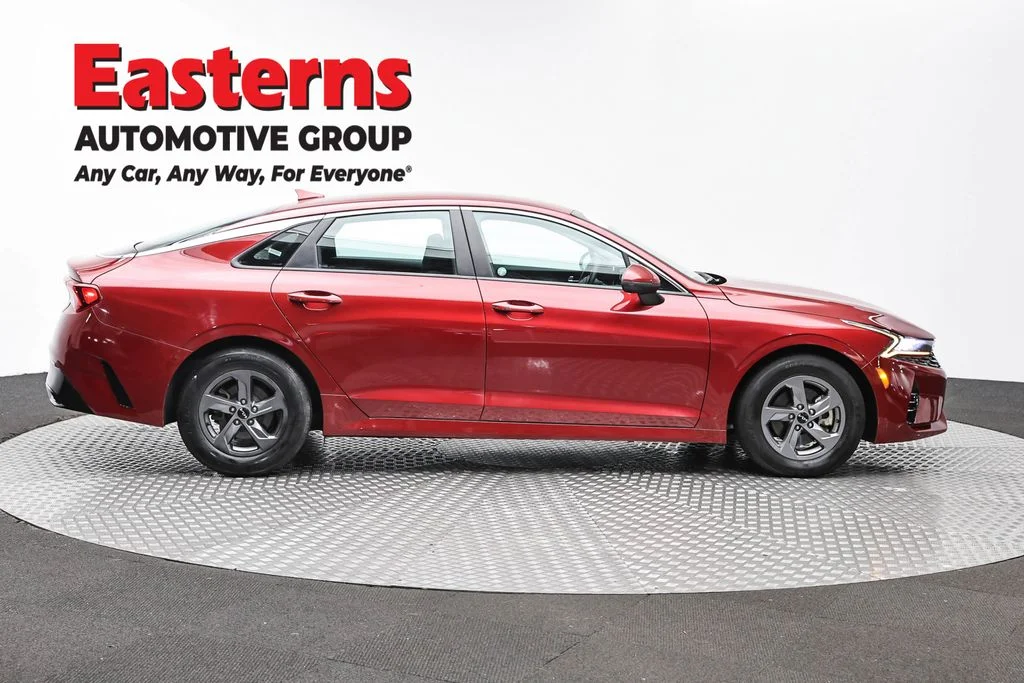 Used 2023 Red Kia LXS image 4