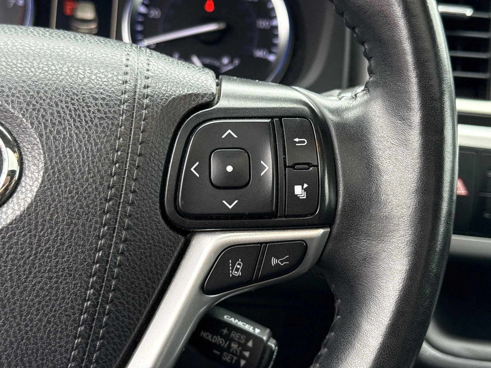 Used 2019 Midnight Black Metallic Toyota SE image 12