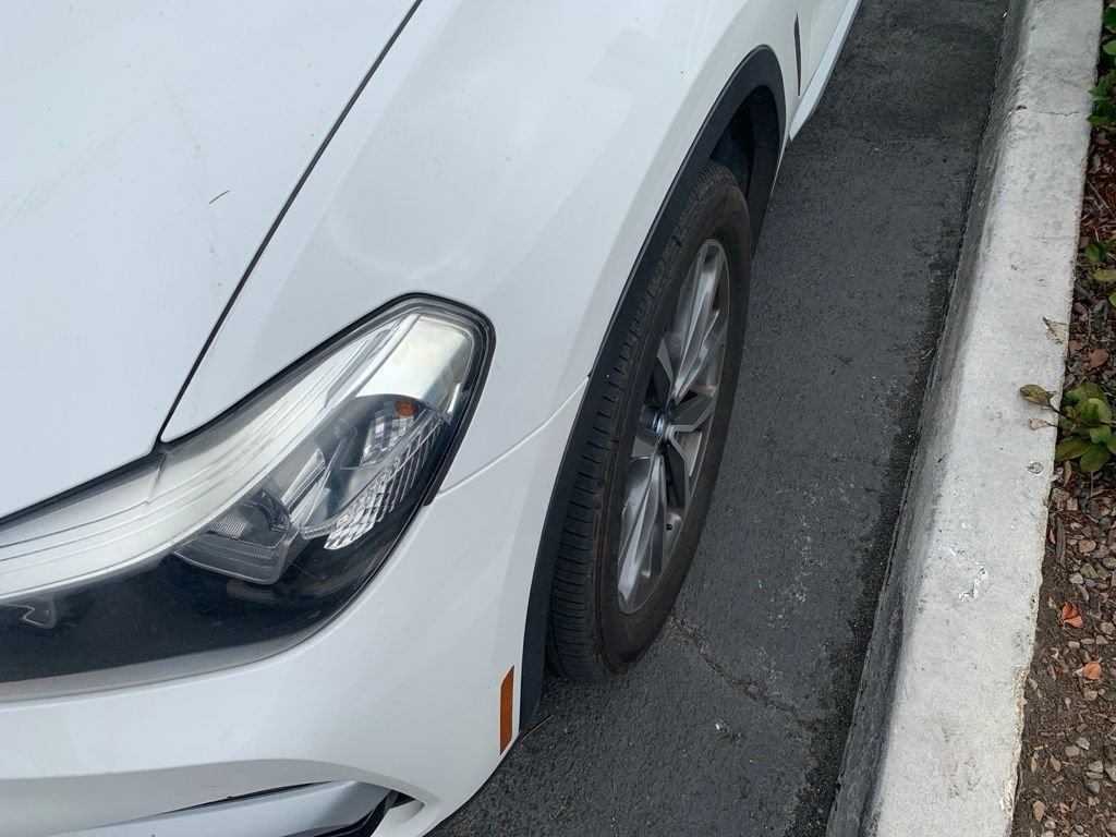 Used 2019 White BMW sDrive30i image 2