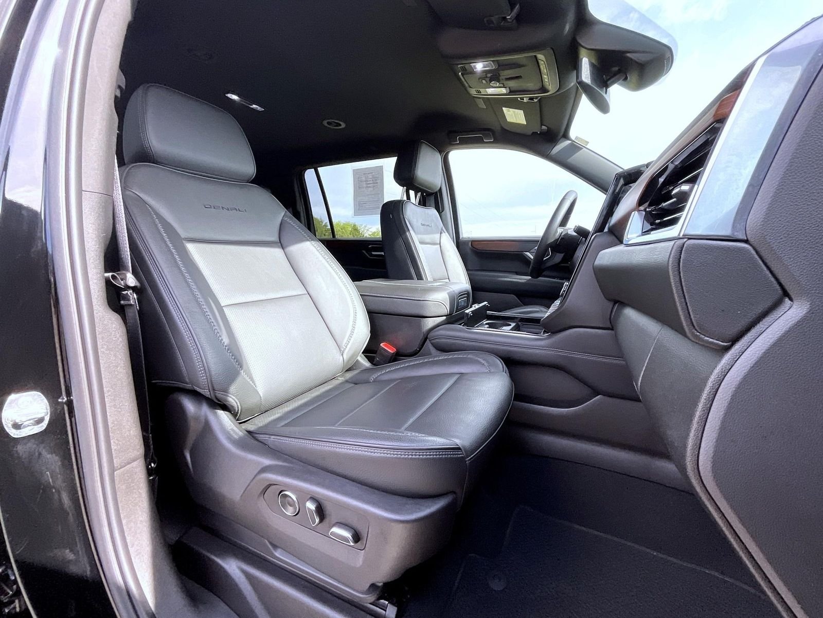 Used 2025 Black GMC Denali image 16