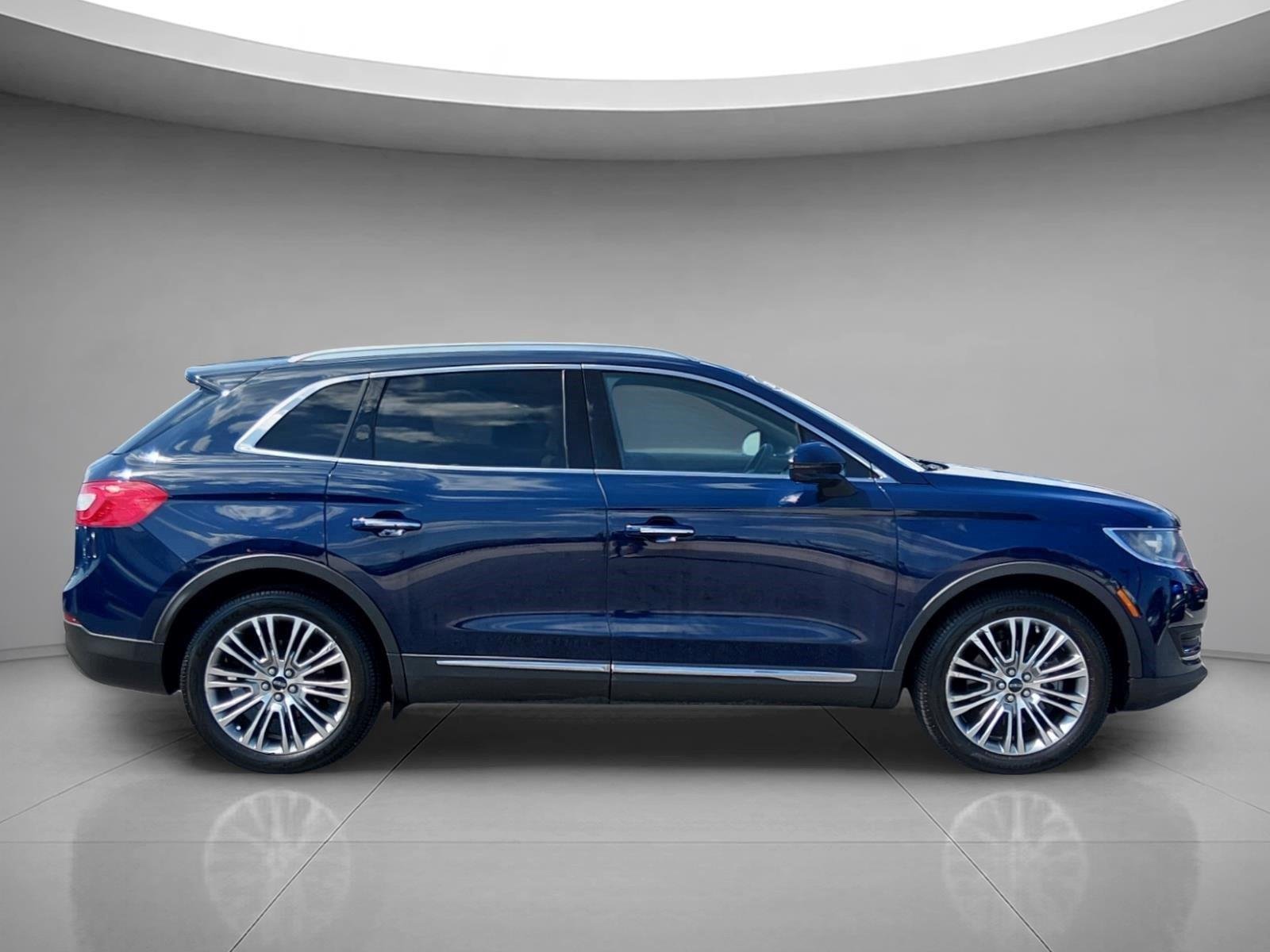 Used 2018 Blue Diamond Metallic Lincoln Reserve image 6