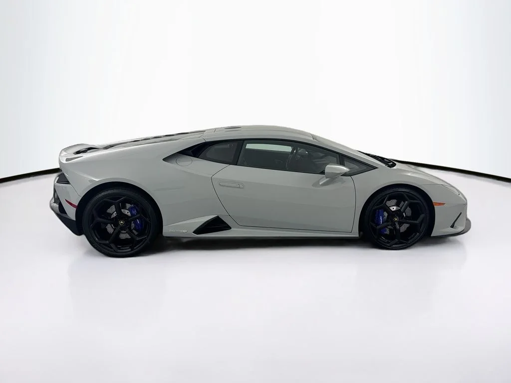 Used 2022 Gray Lamborghini  image 4