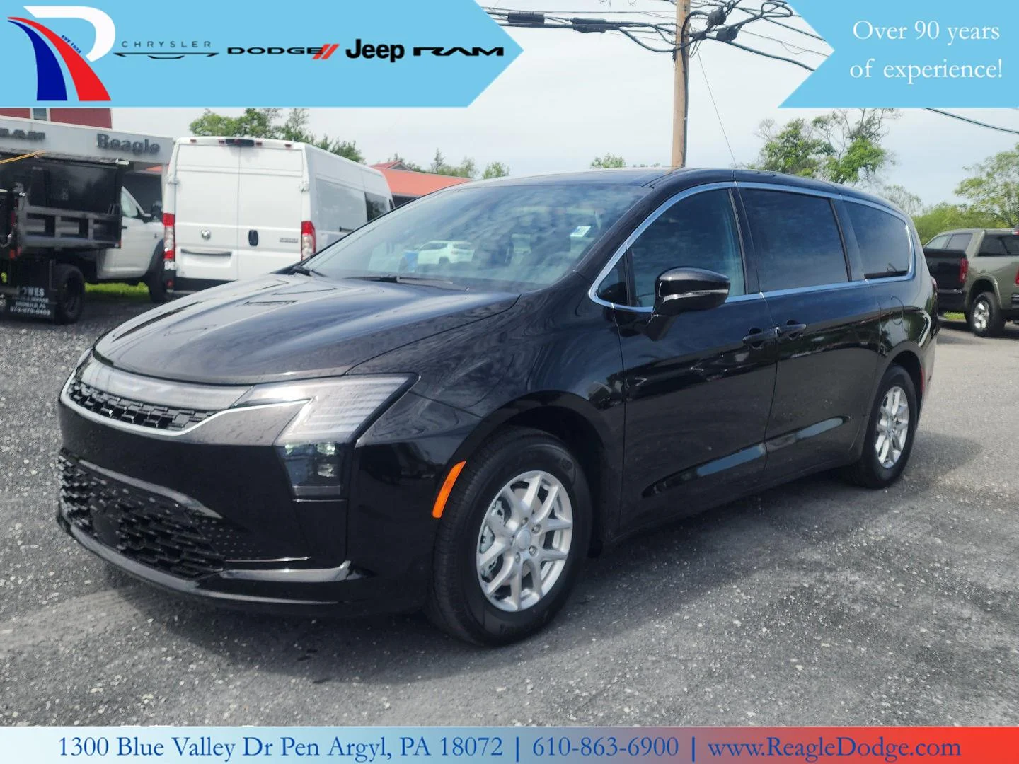 2027 Chrysler Pacifica Select's photo