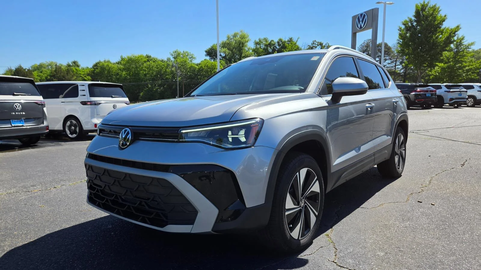2025 Volkswagen Taos SE - Photo 9