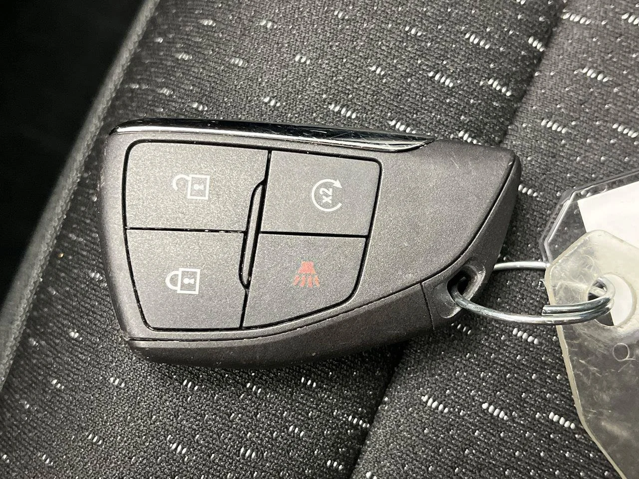 Used 2025 Summit White Chevrolet LT image 27