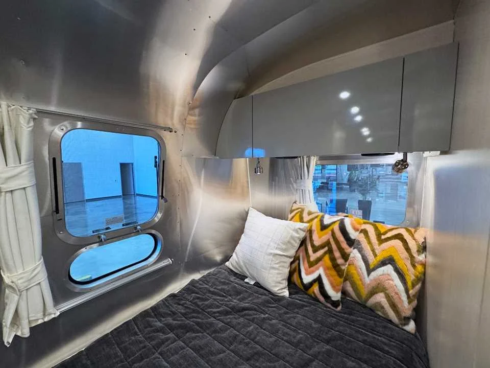 Used 2022 SILVER AIRSTREAM  image 20