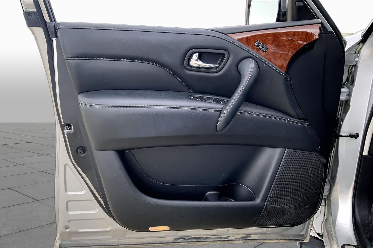 Used 2019 Liquid Platinum INFINITI LUXE image 22