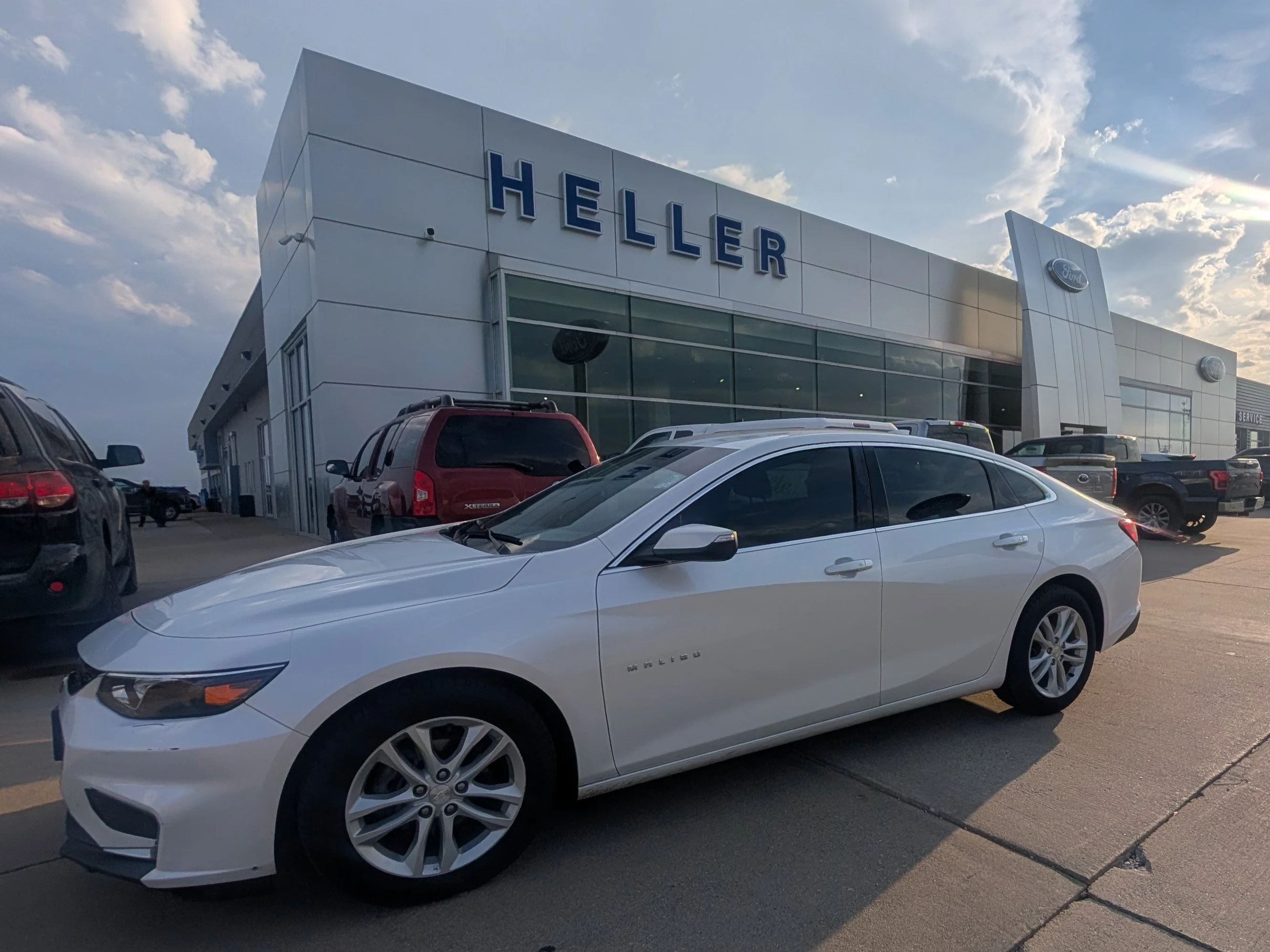 Used 2016 Iridescent Pearl Tricoat Chevrolet LT image 3