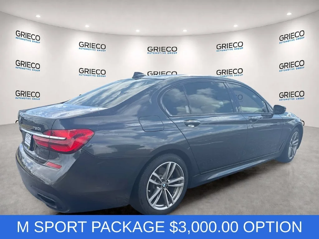 Used 2019 Gray BMW xDrive image 3