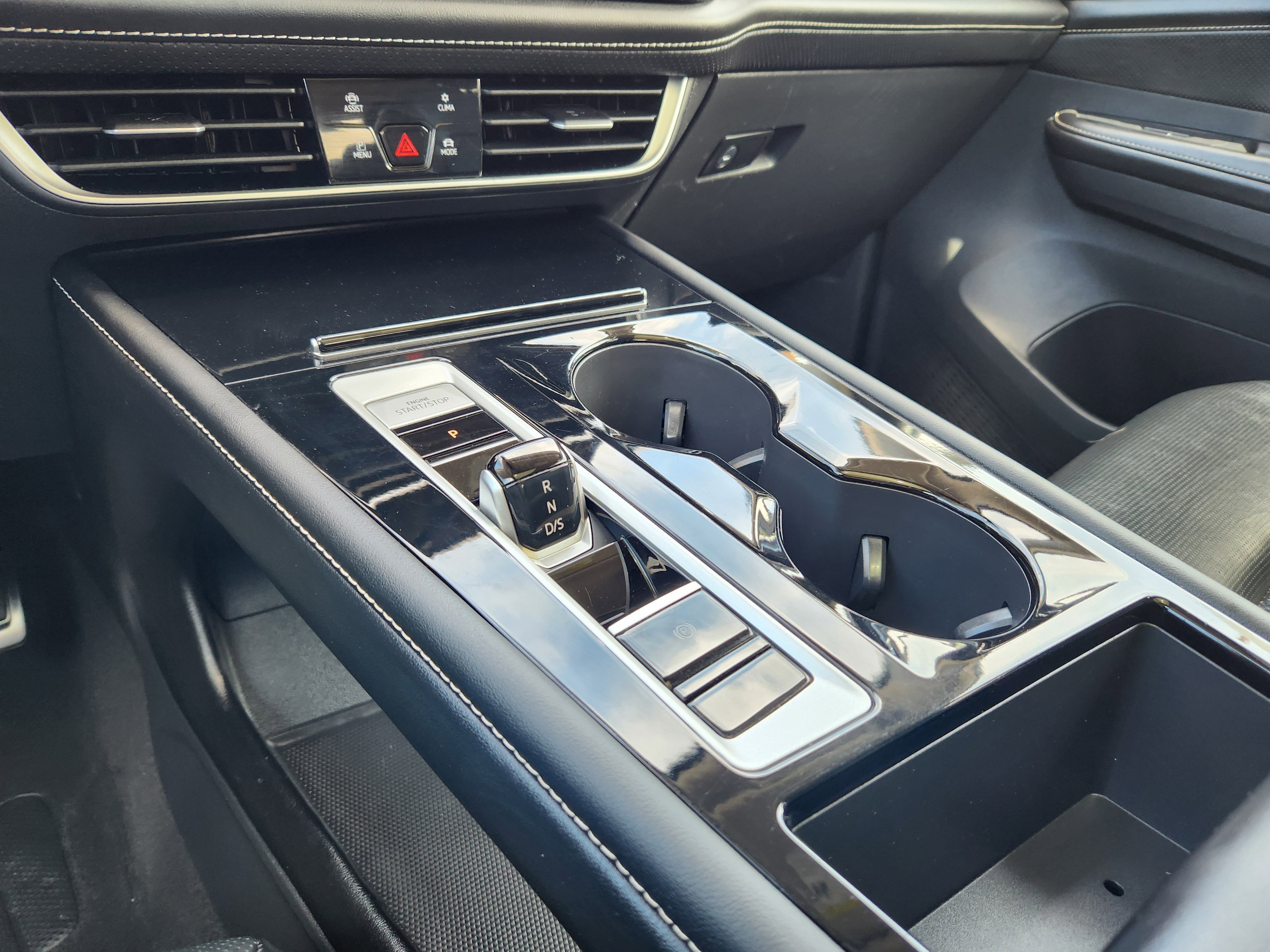 2024 Volkswagen Atlas SEL Premium R-Line - Photo 17