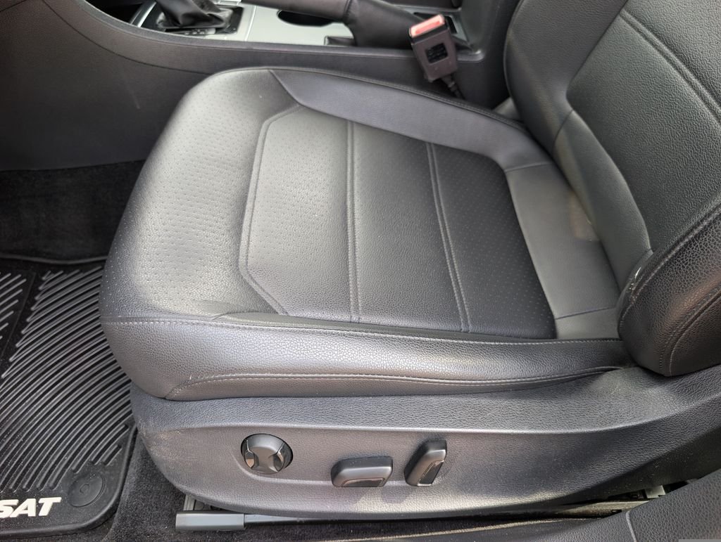 Used 2017 Gray Volkswagen 1.8T R-Line image 15