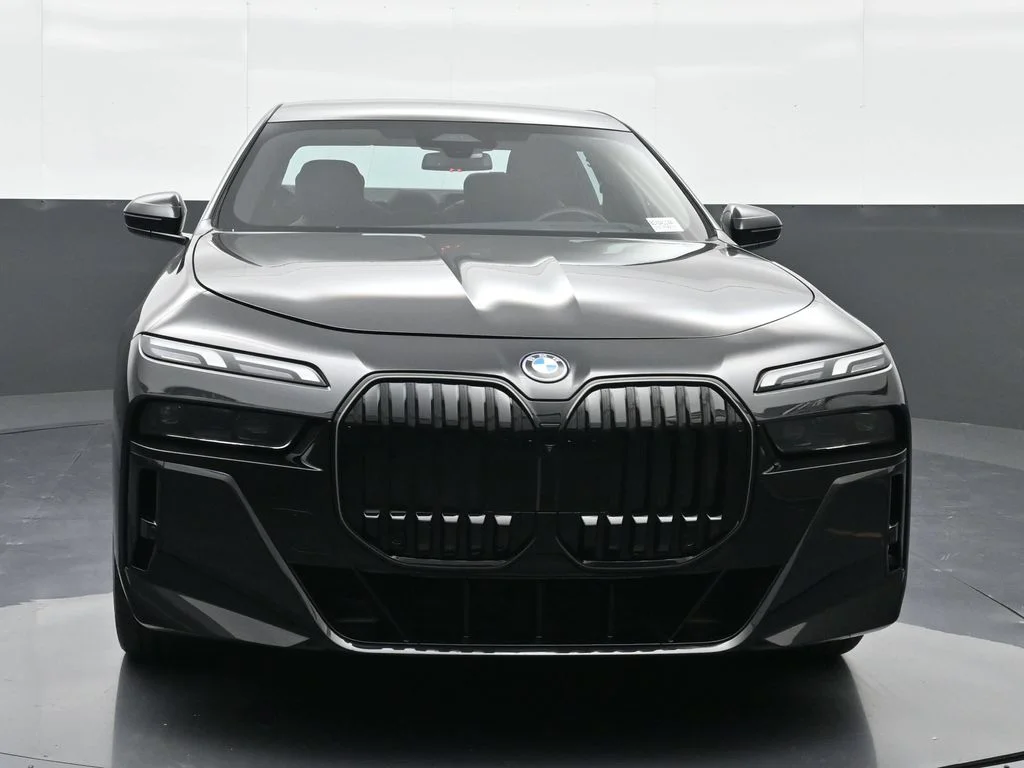 2025 BMW i7 50 - Photo 12