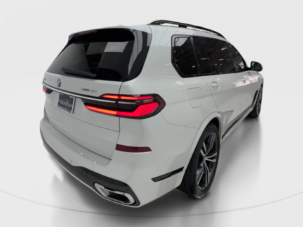 Used 2024 White BMW xDrive40i image 8