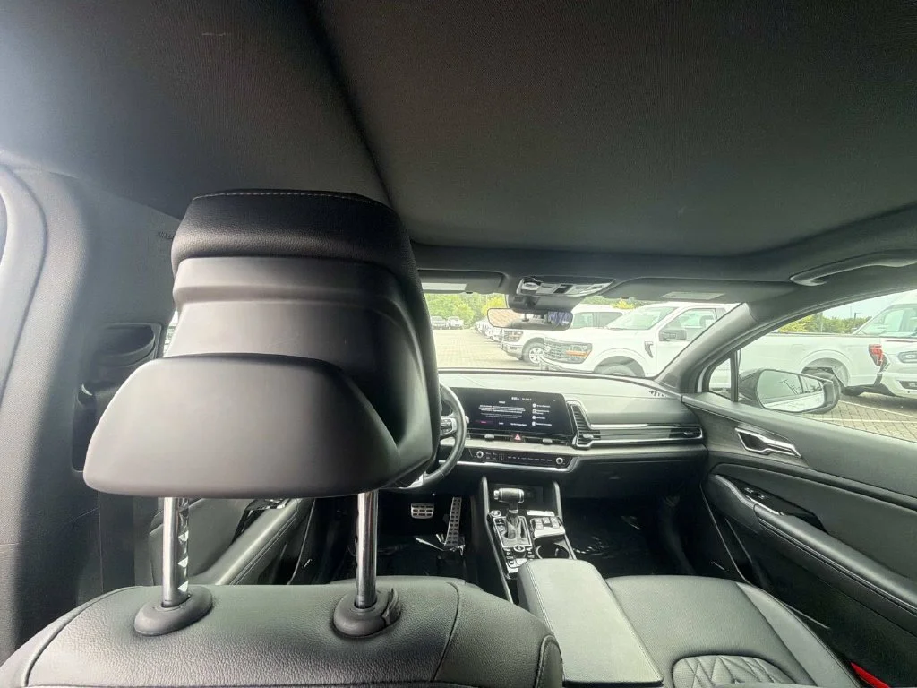 Used 2023 White Kia X-Pro Prestige image 12