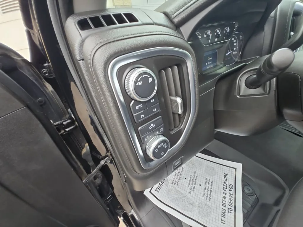 Used 2019 Onyx Black GMC SLE image 32