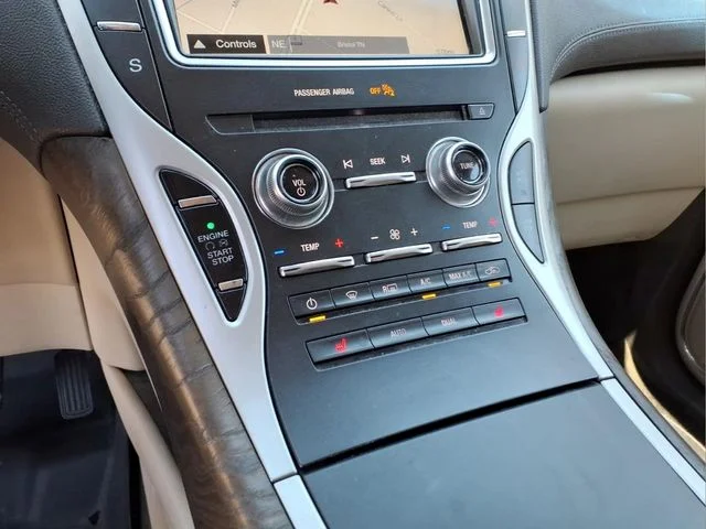 Used 2017 Blue Lincoln Select image 23