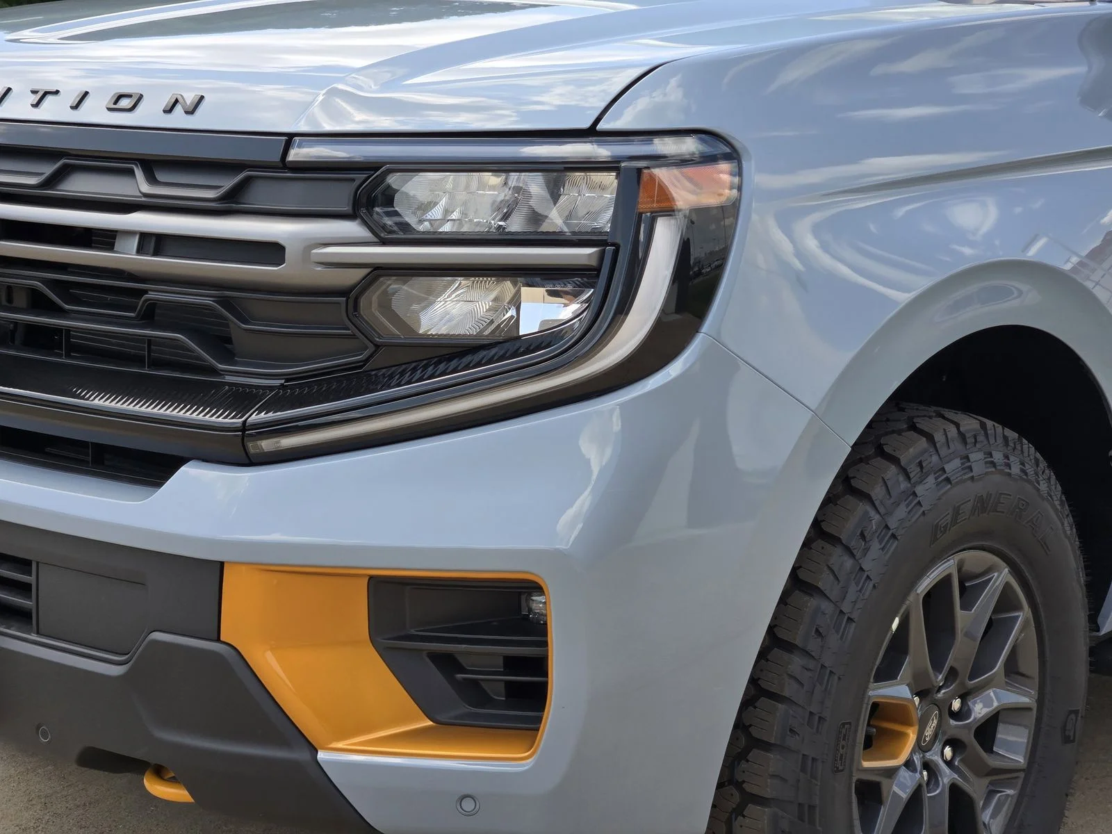 New 2026 Glacier Gray Metallic Tri-Coat Ford Tremor® image 5