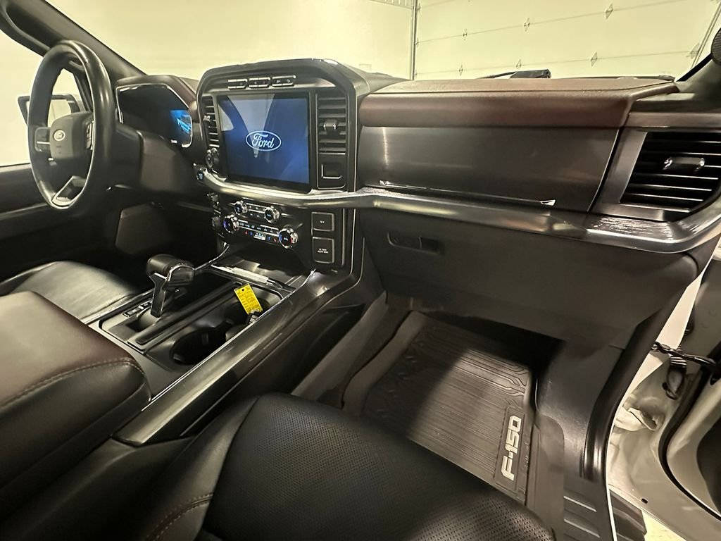 Used 2022 White Ford Lariat image 32