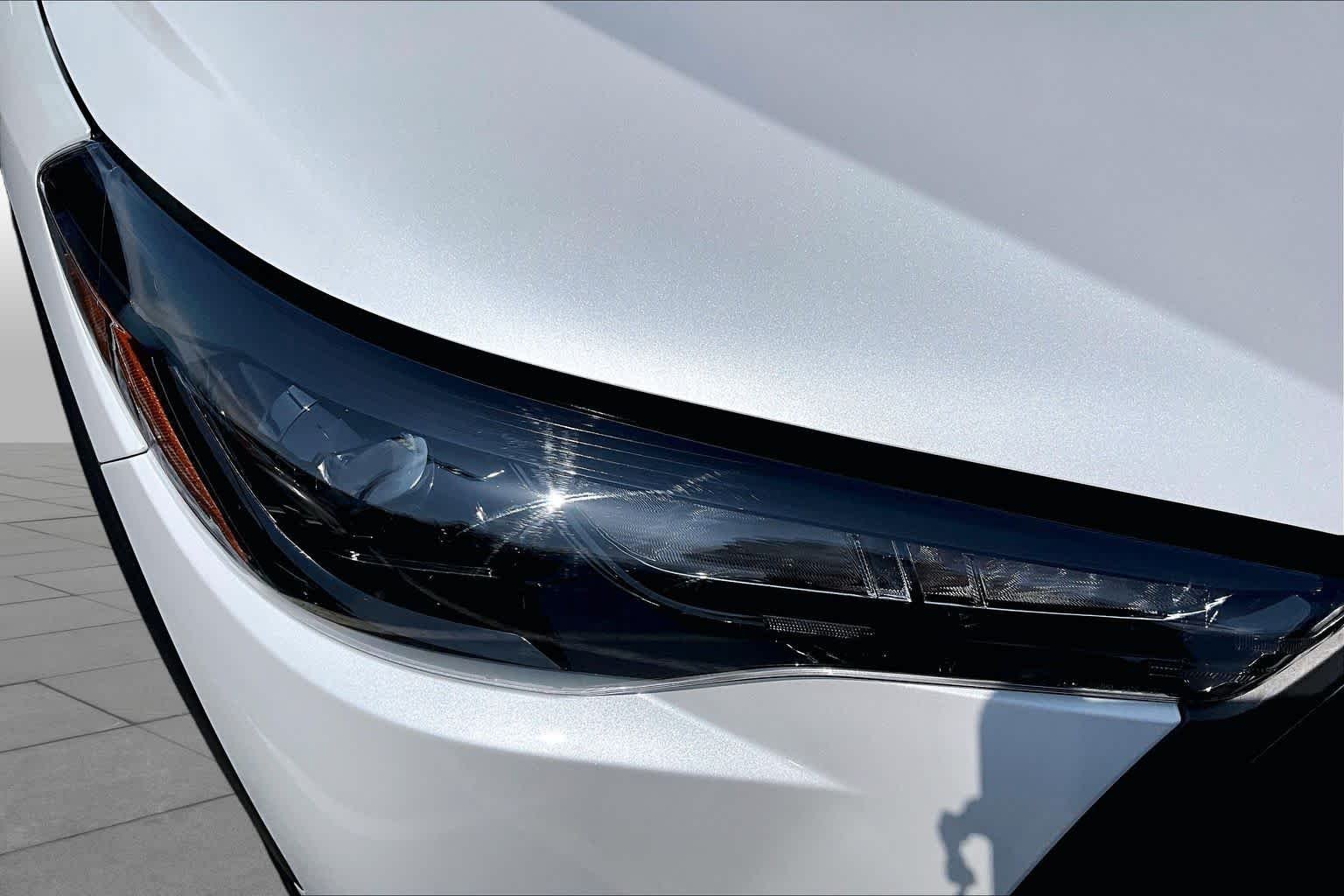 Used 2026 Wind Chill Pearl Toyota LE image 26
